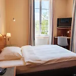 Hotel Du Port 3*